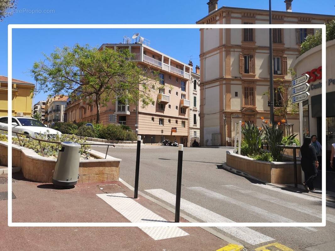 Parking à CANNES
