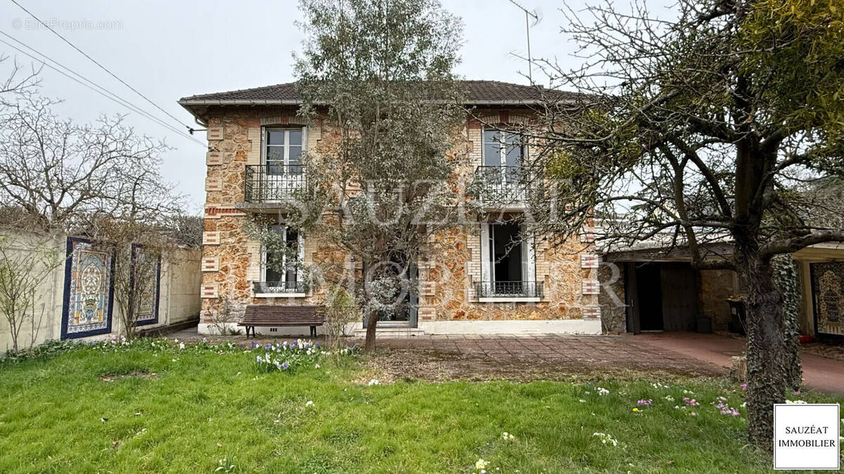 Maison à VERRIERES-LE-BUISSON