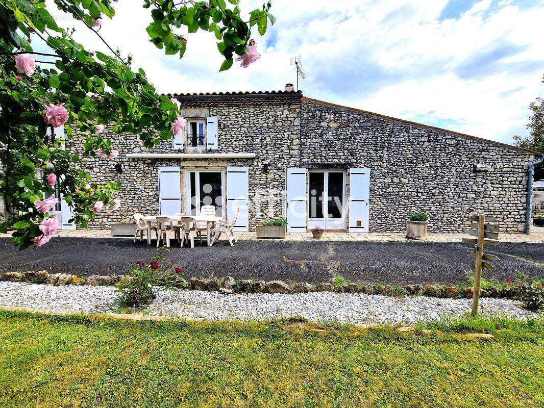 Maison à SEMUSSAC