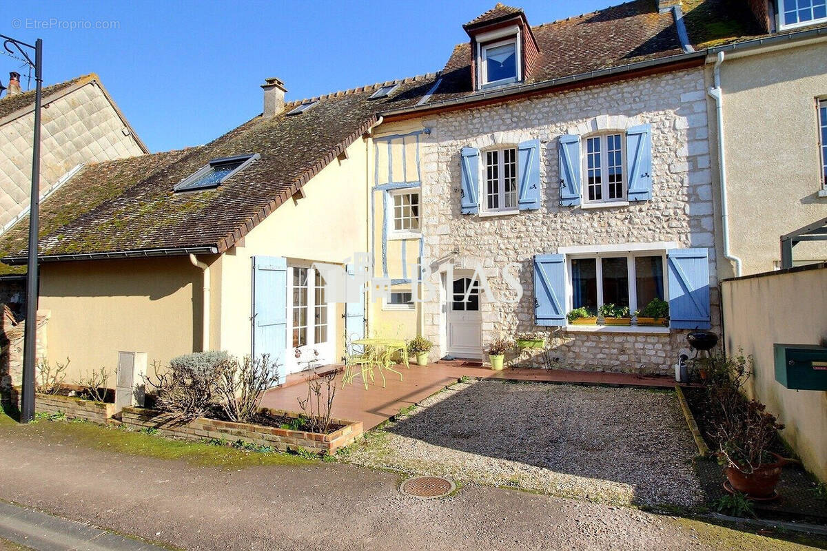 Maison à PONT-DE-L&#039;ARCHE