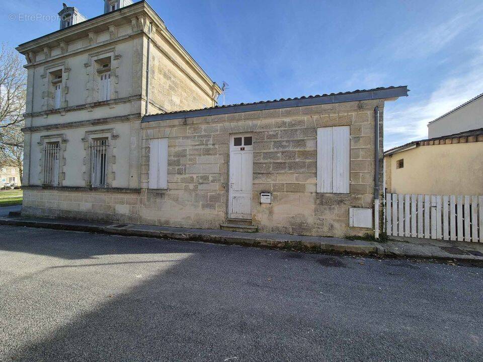 Maison à SAINT-JULIEN-BEYCHEVELLE