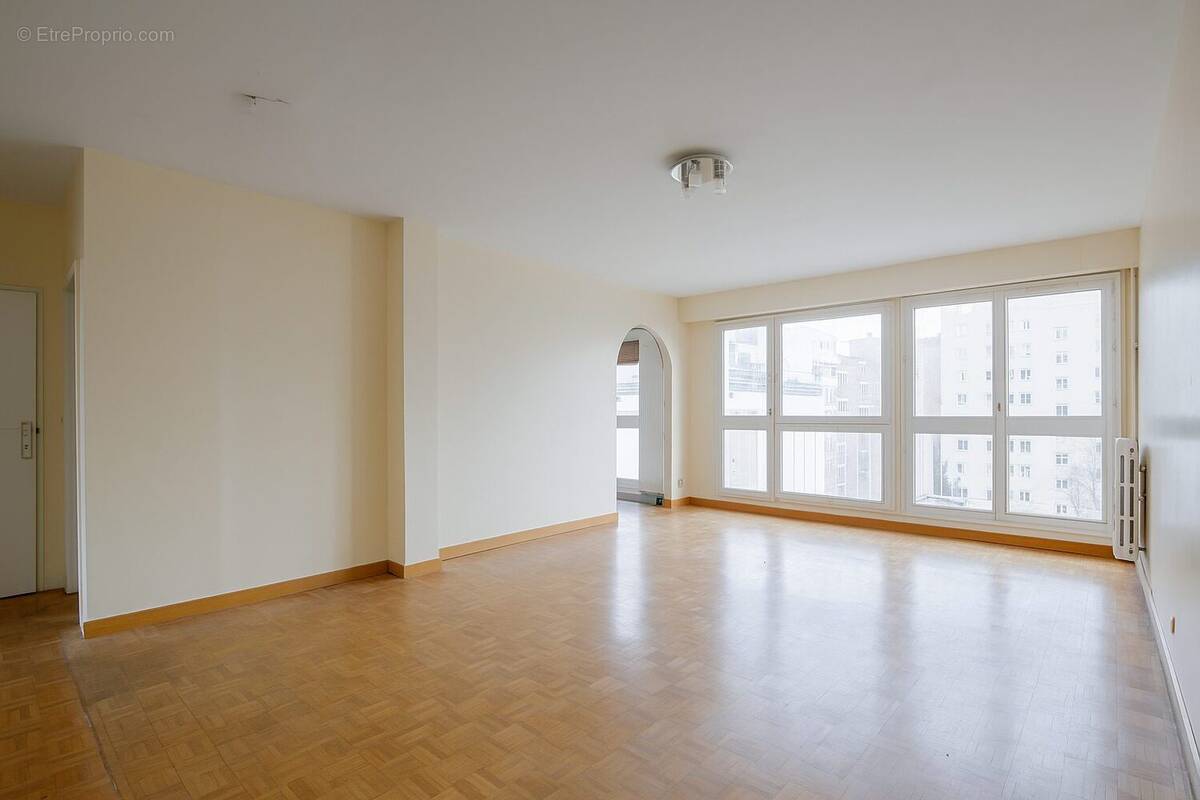 Appartement à COURBEVOIE