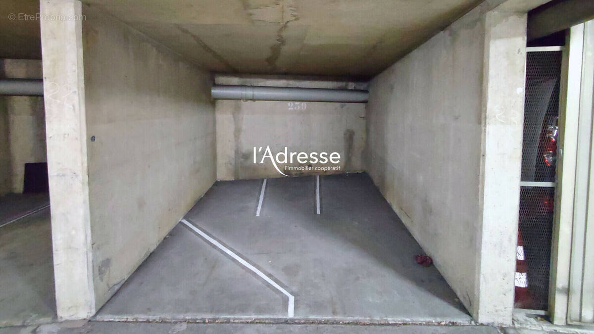 Parking à PARIS-15E