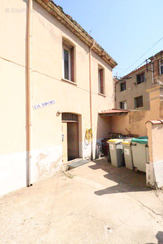 Maison à PEZILLA-LA-RIVIERE