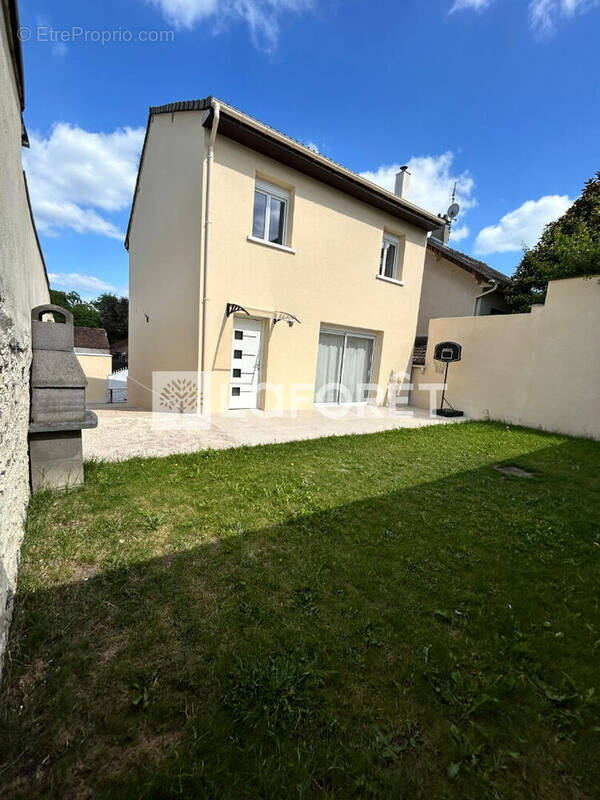 Maison à VILLECRESNES
