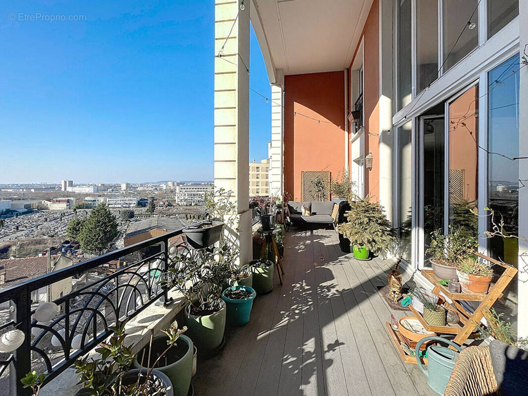 Appartement à COURBEVOIE