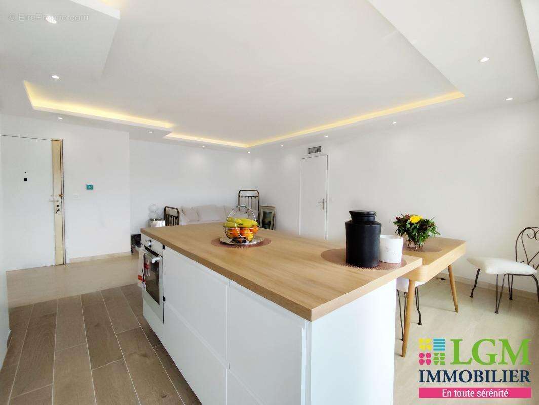 Appartement à VALLAURIS