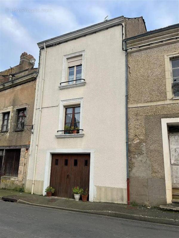 Maison à AVOISE