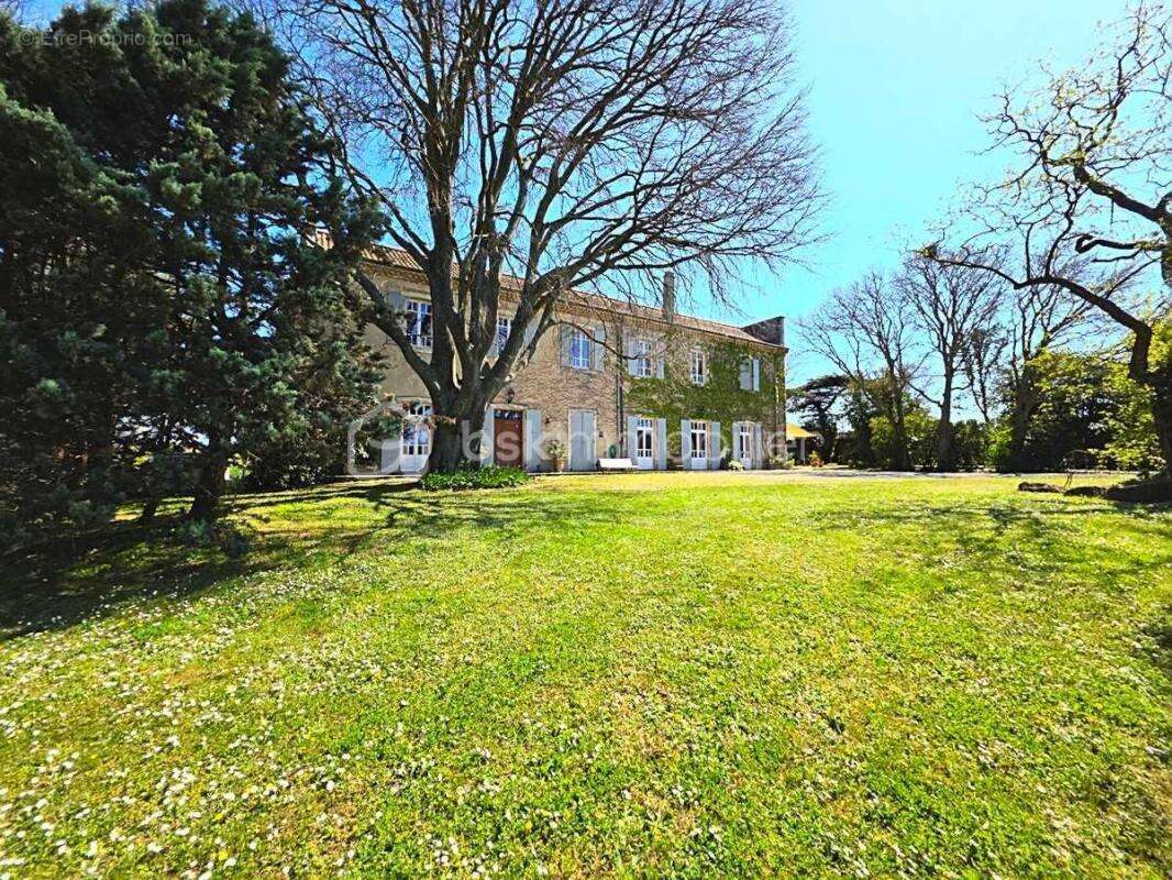 Maison à MONTELIMAR