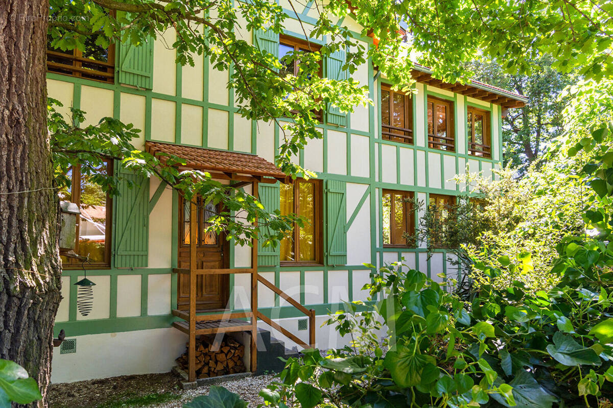Maison à MAISONS-LAFFITTE