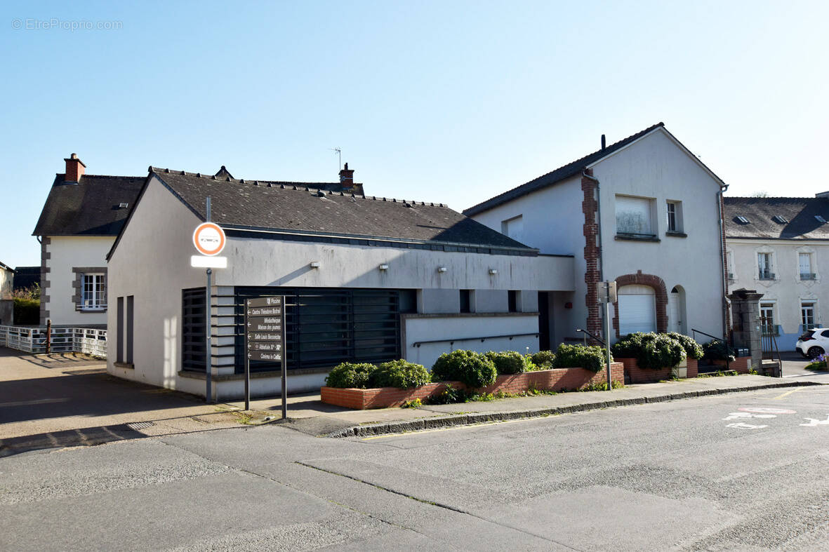 Commerce à SAINT-MEEN-LE-GRAND