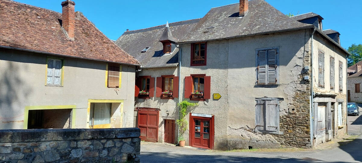 Maison à SEGUR-LE-CHATEAU