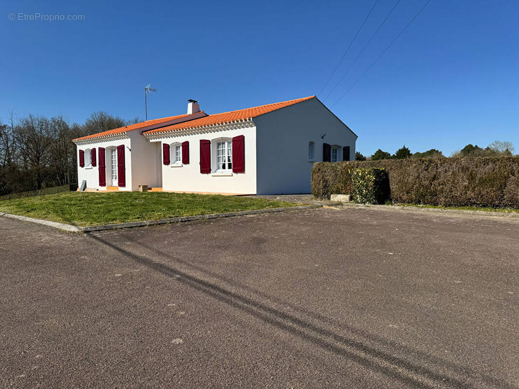 Maison à BEAULIEU-SOUS-LA-ROCHE