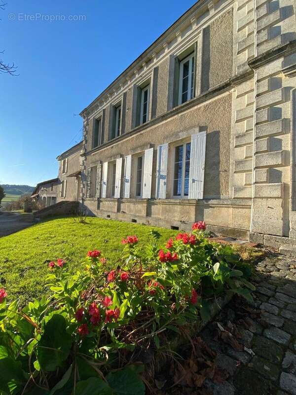 Photo 2 - Maison à CHALAIS