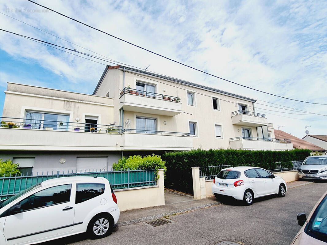 Appartement à CHENOVE