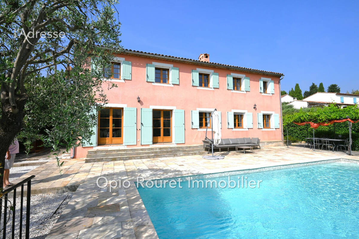 Maison à CHATEAUNEUF-GRASSE