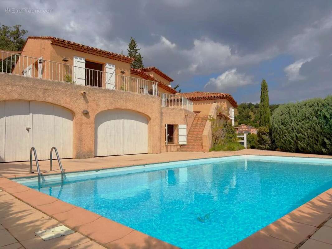 Maison à ROQUEBRUNE-SUR-ARGENS
