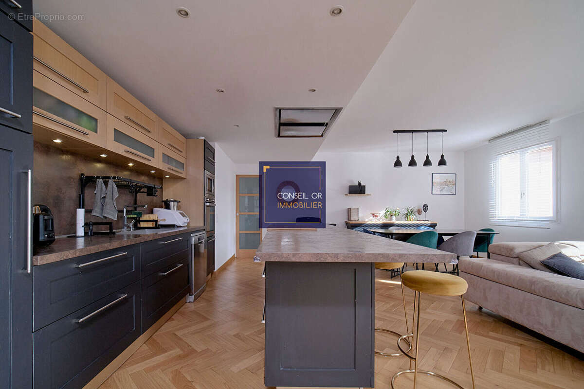 Appartement à SAINT-GENIS-LAVAL