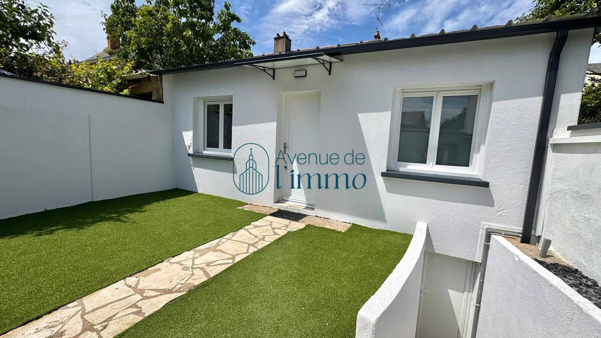 Maison 2 : façade + terrasse - Maison à ANGERS