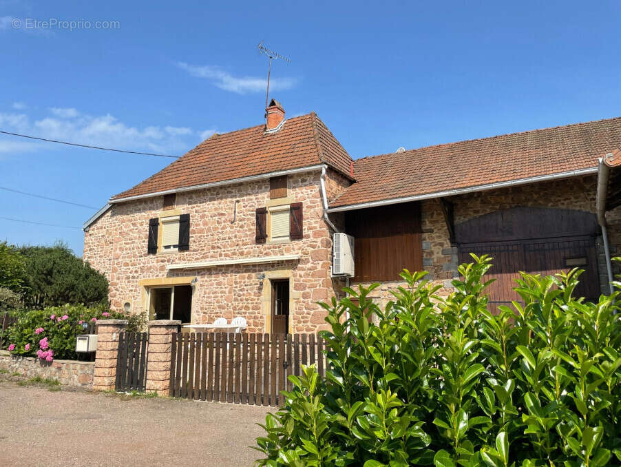 Maison à LA CLAYETTE