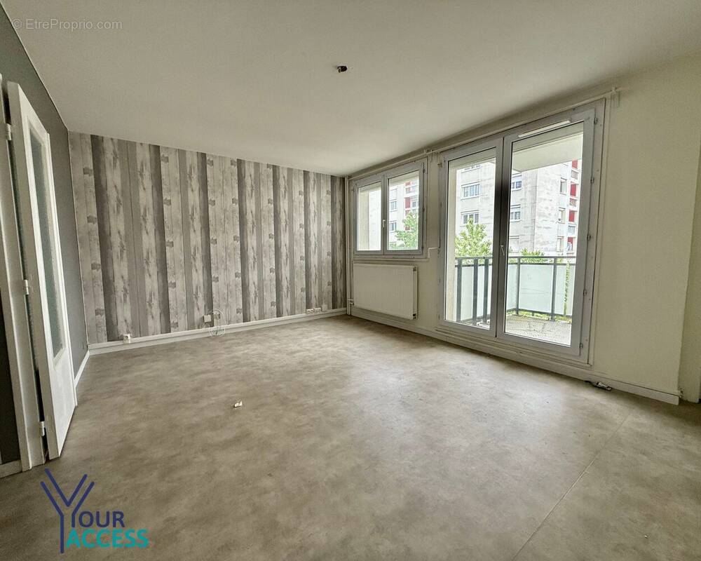 Appartement à MEYZIEU