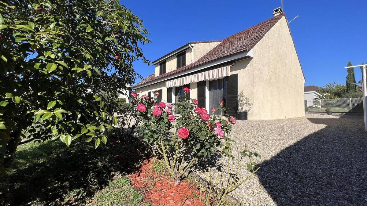 Photo 1 - Maison à LA TOUR-DE-SALVAGNY
