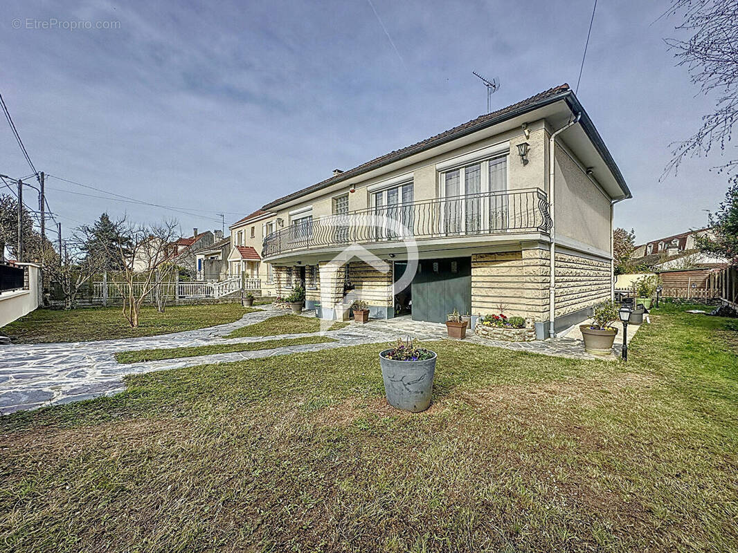 Maison à CHAMPS-SUR-MARNE