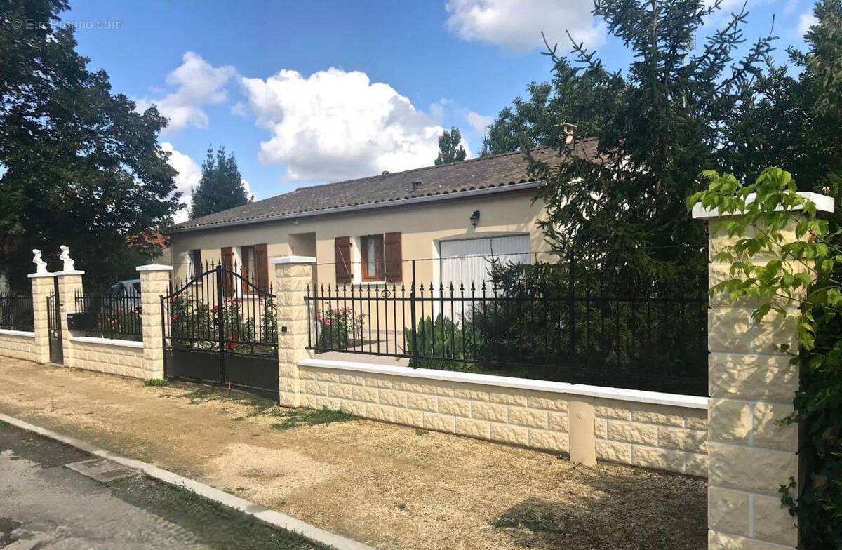 Maison à DAMVIX