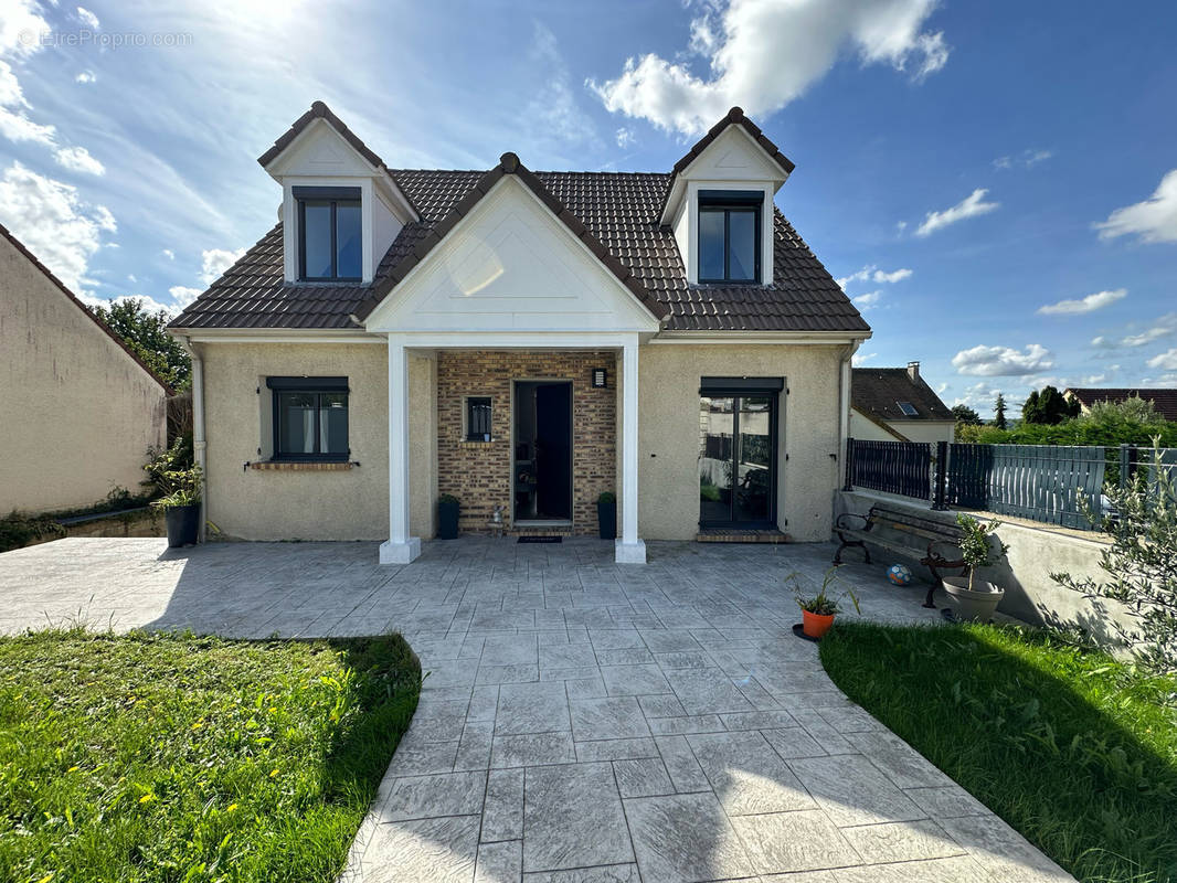 Maison à CHANTELOUP-LES-VIGNES