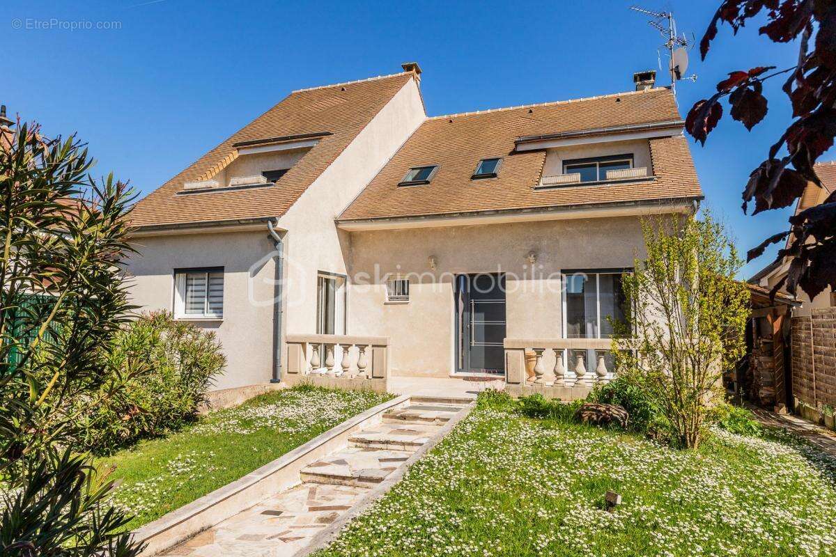 Maison à VERT-LE-GRAND