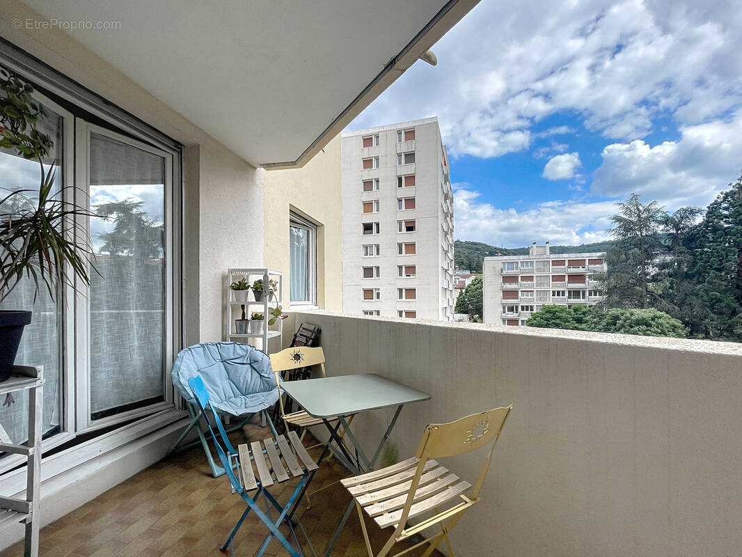 Appartement à SAINT-ETIENNE