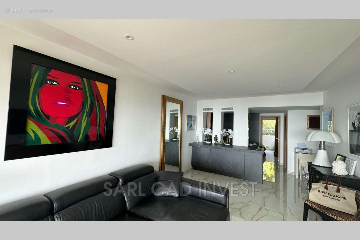 Appartement à VALLAURIS