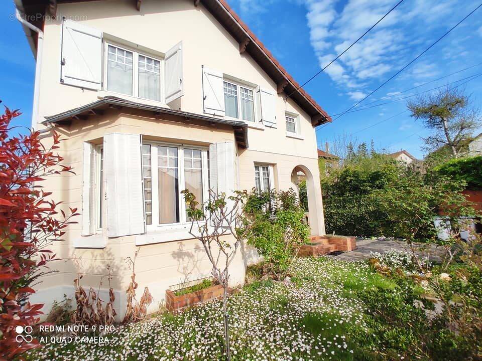 Maison à VIGNEUX-SUR-SEINE