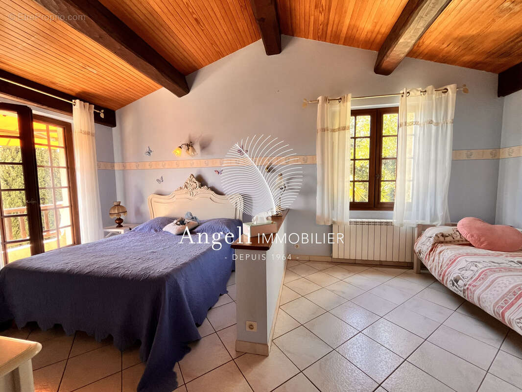 Maison à LES ISSAMBRES