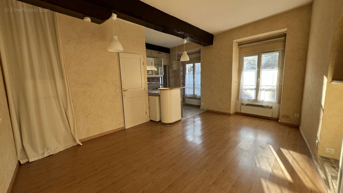 Appartement à NEAUPHLE-LE-CHATEAU