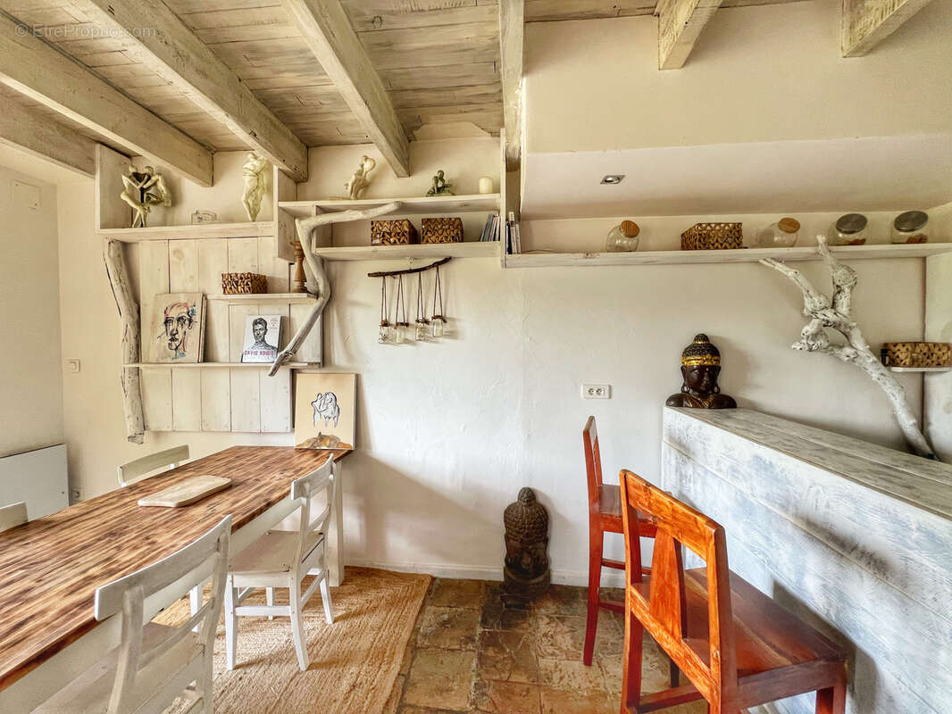 Maison à MIRANDOL-BOURGNOUNAC