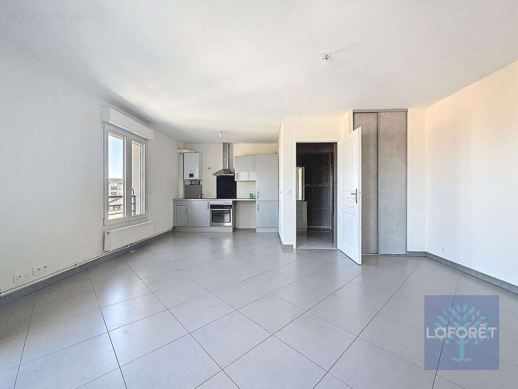 Appartement à CHILLY-MAZARIN