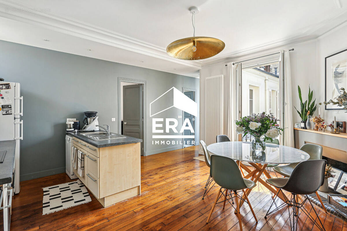 Appartement à PARIS-17E