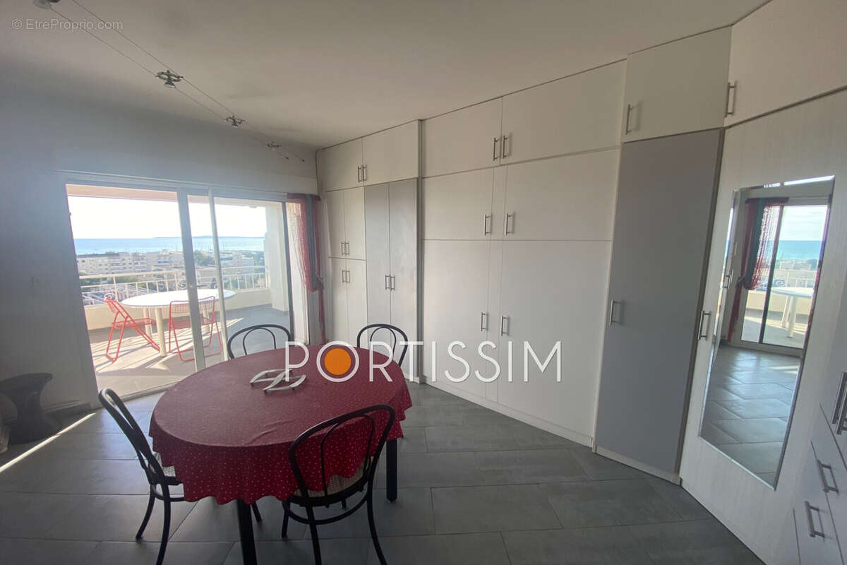 Appartement à SAINT-LAURENT-DU-VAR