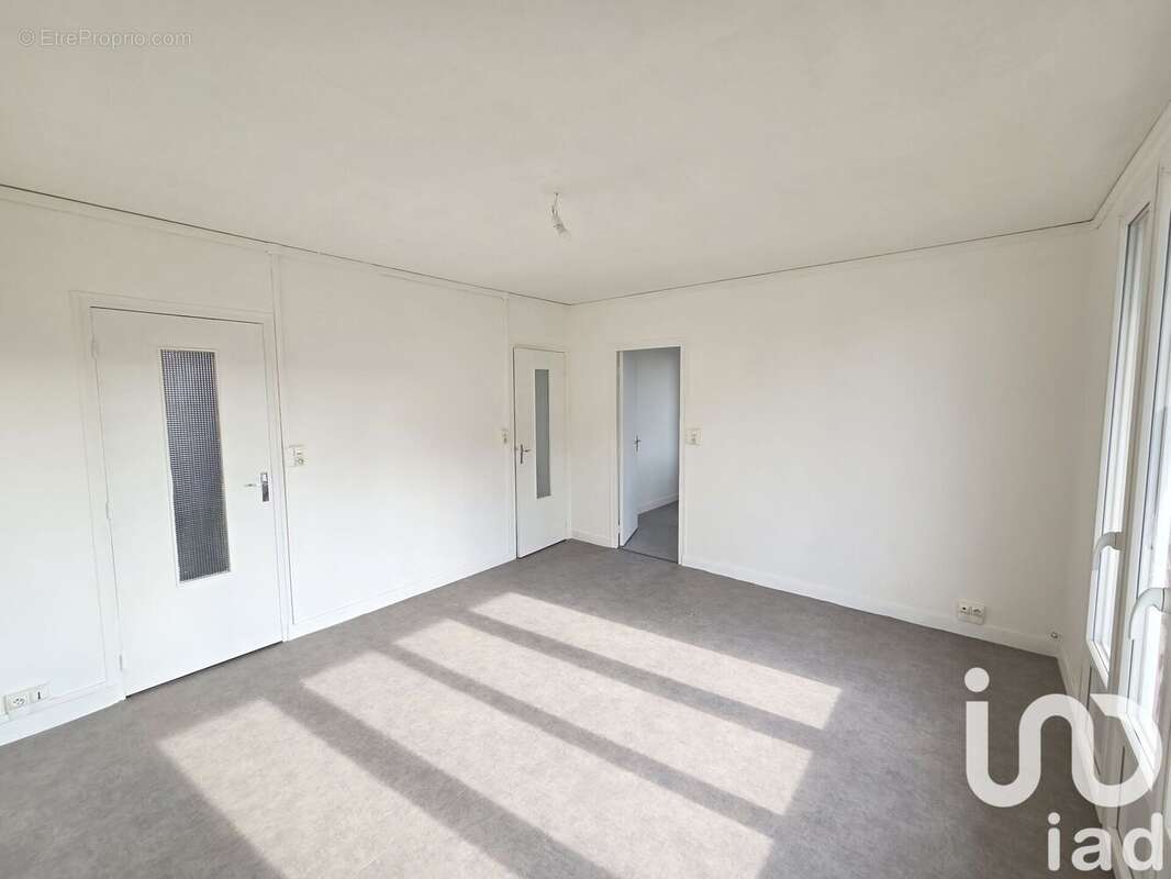 Photo 2 - Appartement à LA CHAPELLE-SAINT-LUC