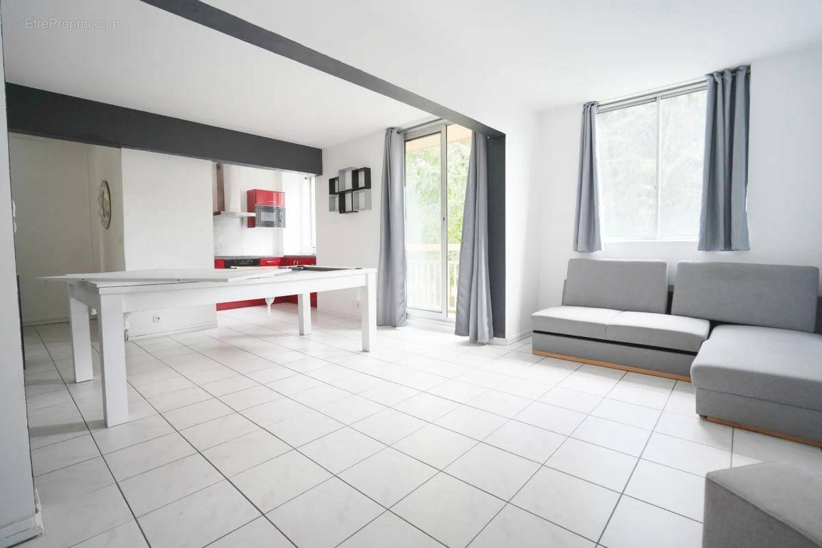 Appartement à FRESNES
