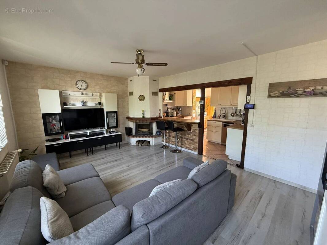 Maison à COMBS-LA-VILLE