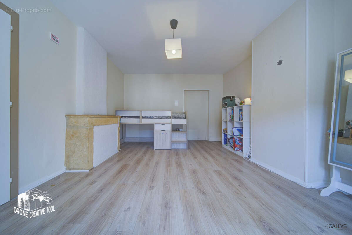 Appartement à CHATEL-SAINT-GERMAIN