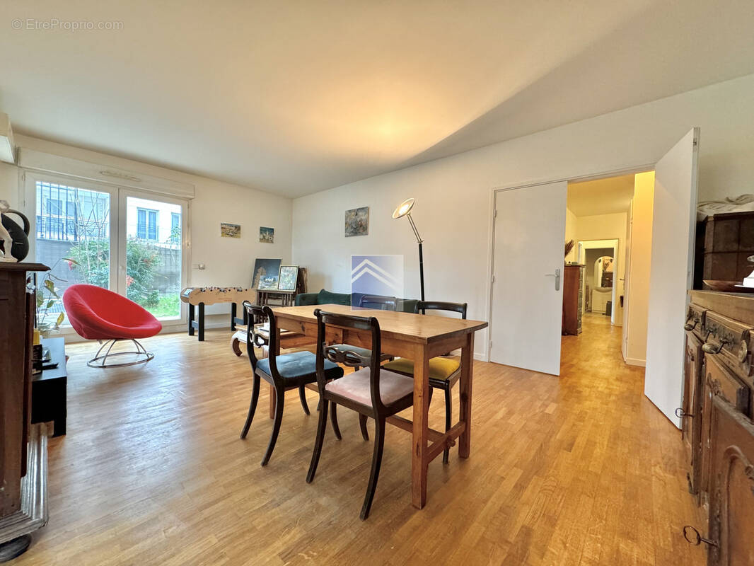Appartement à COURBEVOIE