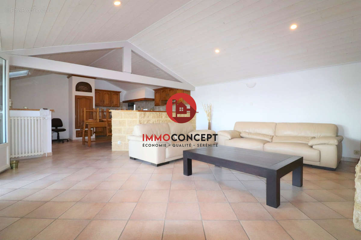 Appartement à LAUDUN-L&#039;ARDOISE