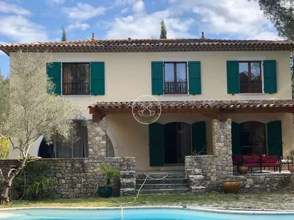 Maison à BAGNOLS-EN-FORET