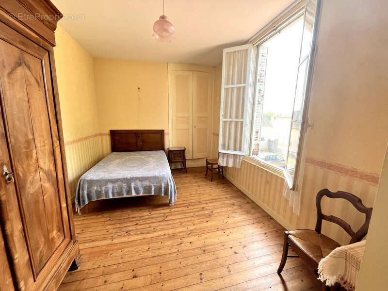 Maison à MONTREUIL-BELLAY