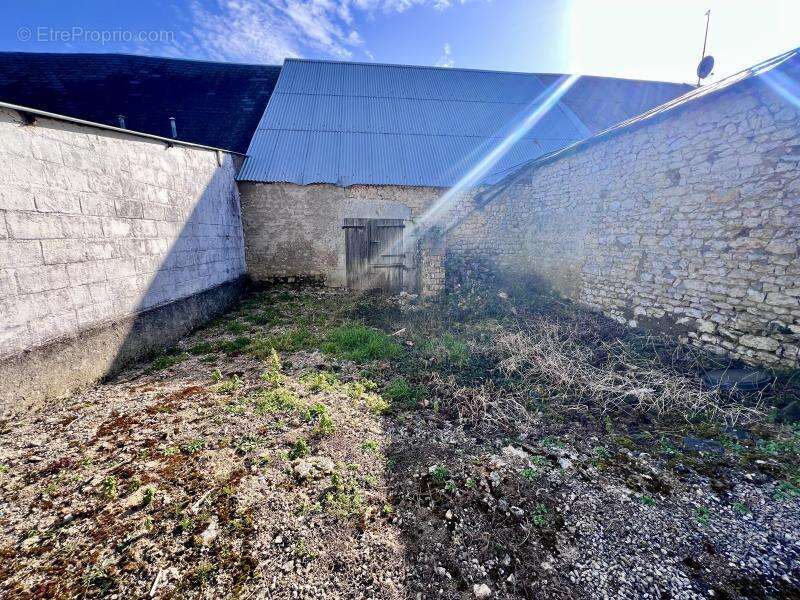 Maison à LA CHAPELLE-ONZERAIN