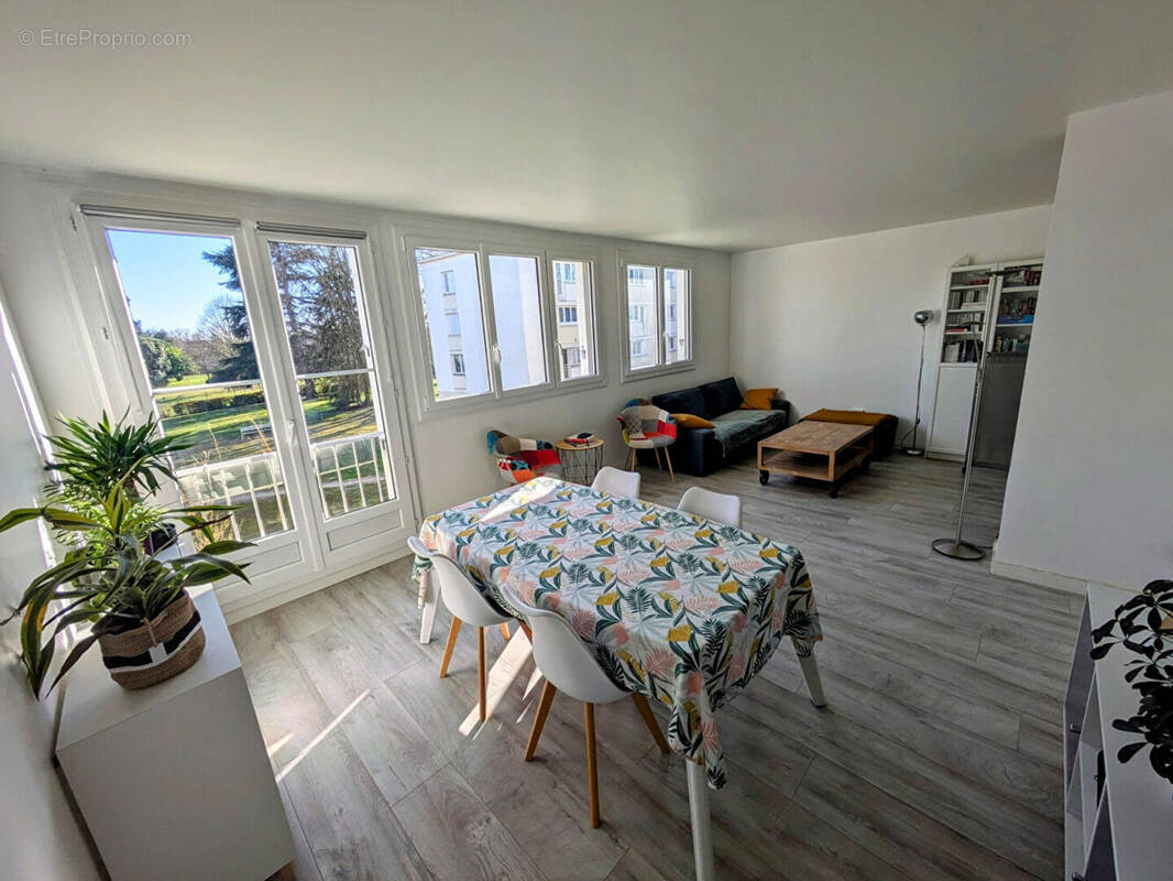 Appartement à SAINT-CYR-SUR-LOIRE