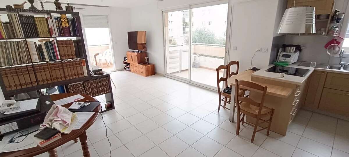 Appartement à SAINT-LAURENT-DU-VAR